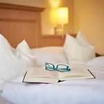 Minerva Diana Octavia 2* باد غوغنغ