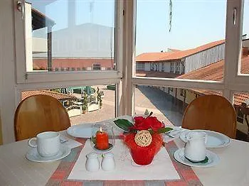 Minerva Diana Octavia באד גיגינג